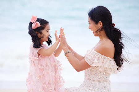 90 Oahu Hawaii mother and daughter photography